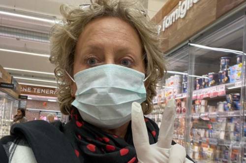 Carolyn Smith spiega perché indossa la mascherina: "Sono una paziente oncologica"